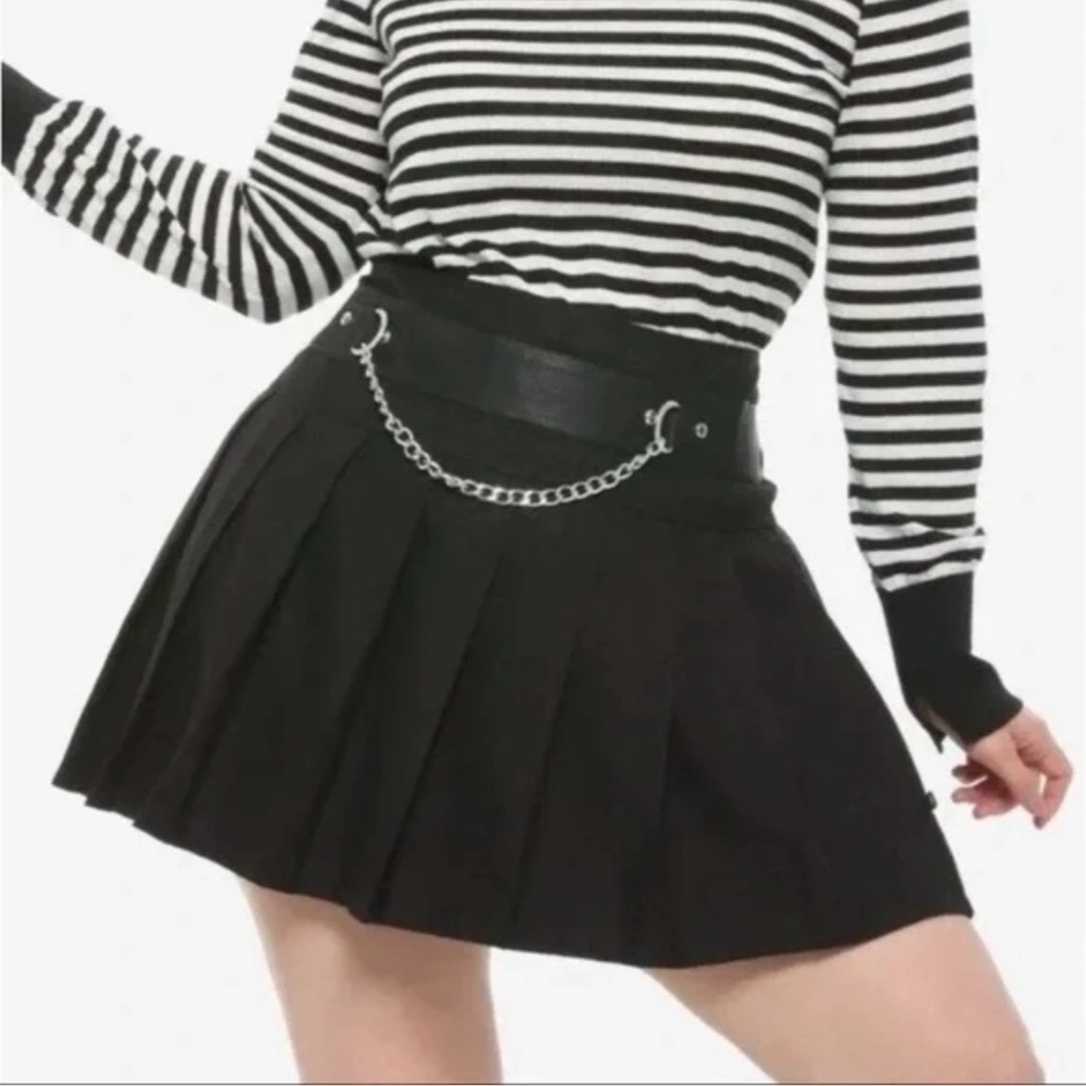 Hot Topic Royal Bones Black Pleated Silver Tone Chain Mini Skirt Women’s L
